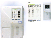 全自動血球計数器     全血全自動で、血液中の白血球（分画）、赤血球、血小板など全18項目を約1分でその場で測定可能です。感染症や貧血等のスクリーニング検査に大変有用です。